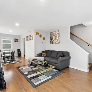 Polished 2-bedroom Close To Osu Campus Apartment Columbus