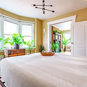 Prime Location Rated Free Parking Clean Holiday home Columbus
